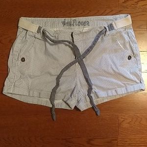 Seersucker like striped Wallflower cuffed shorts
